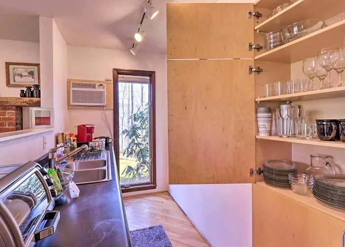 Studio Apartment With Kitchen Very Close To Wcu - Non Smoking & No Pets